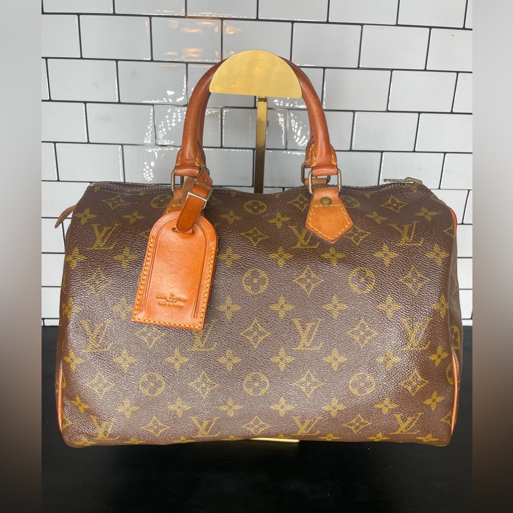 Beautiful Louis Vuitton, speedy 30 vintage with Luggage Tag!